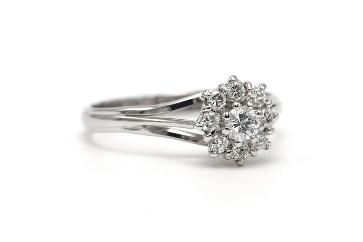 Marguerite Ring in White Gold and Diamonds