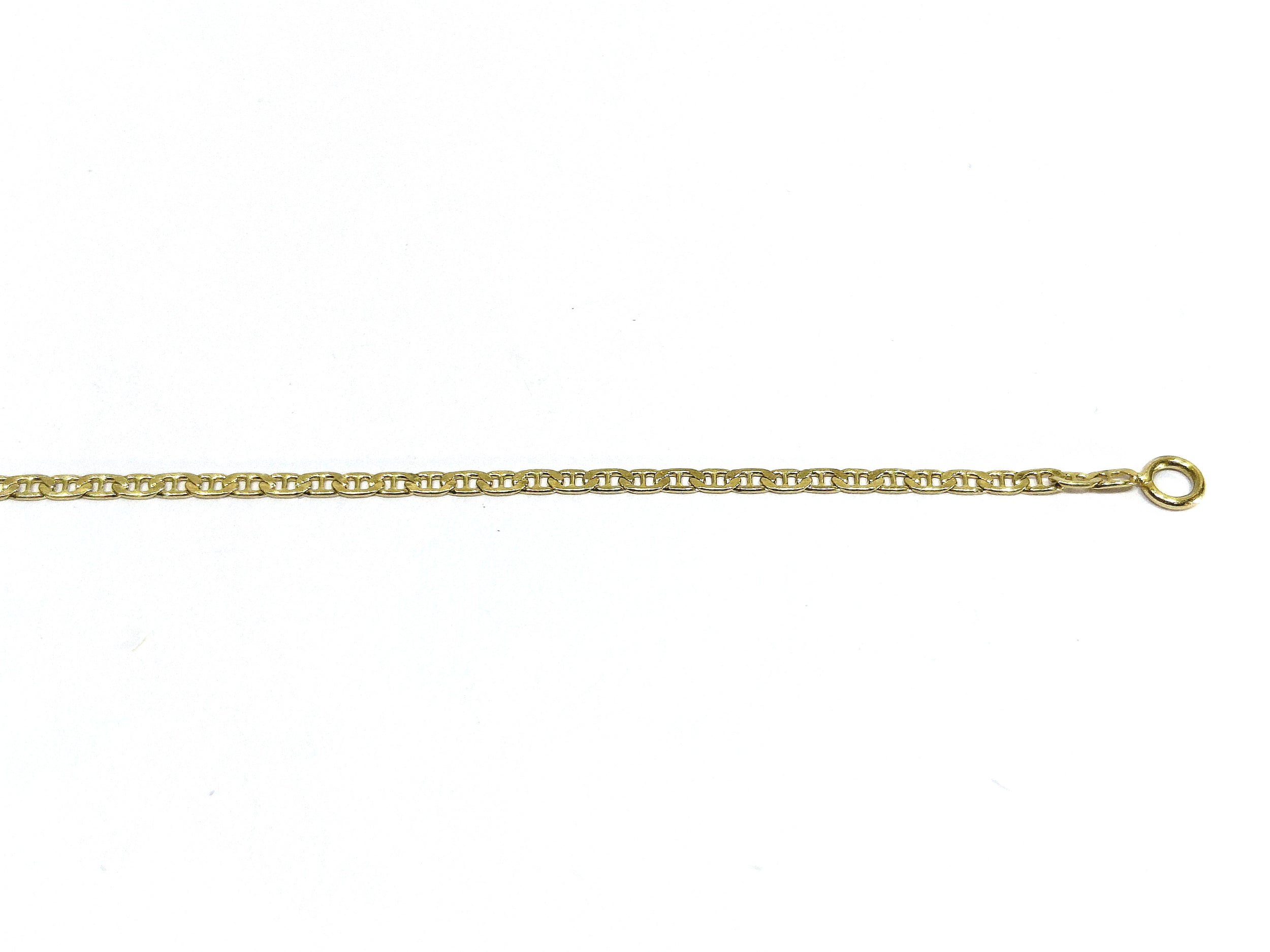 Yellow gold chain with marine-style links