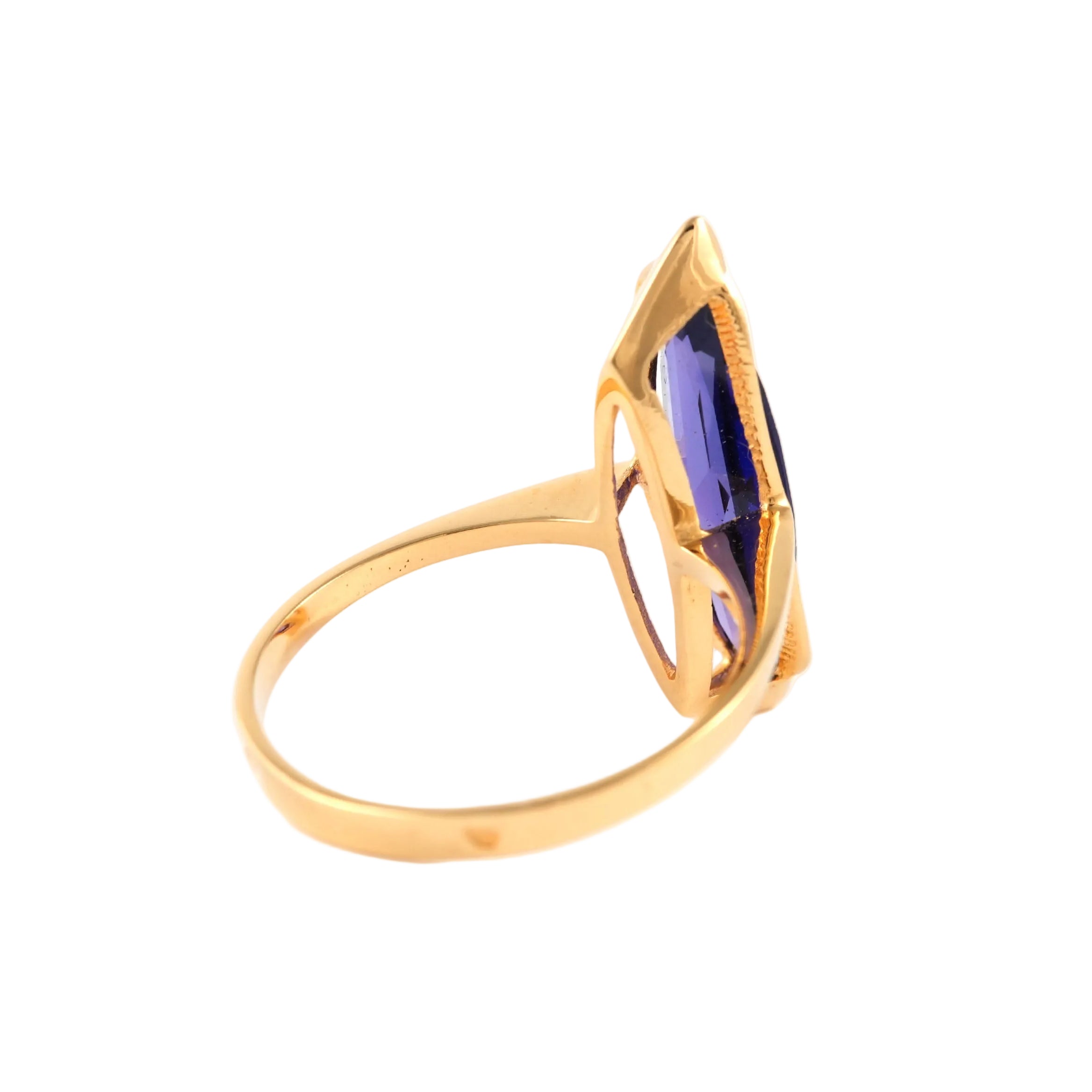 Yellow Gold Solitaire Ring with Amethyst