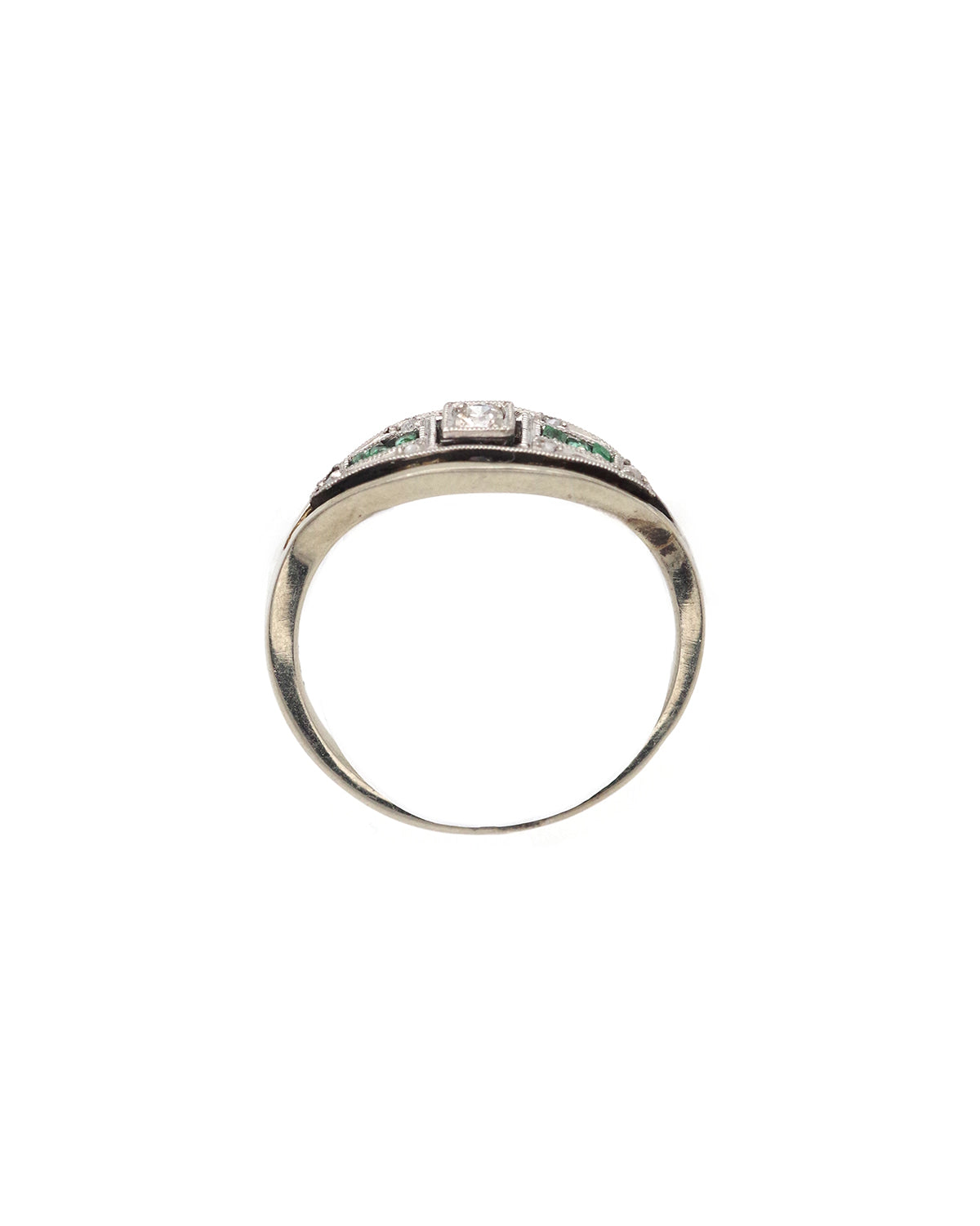 Bague en or blanc, platine, émeraudes et diamants