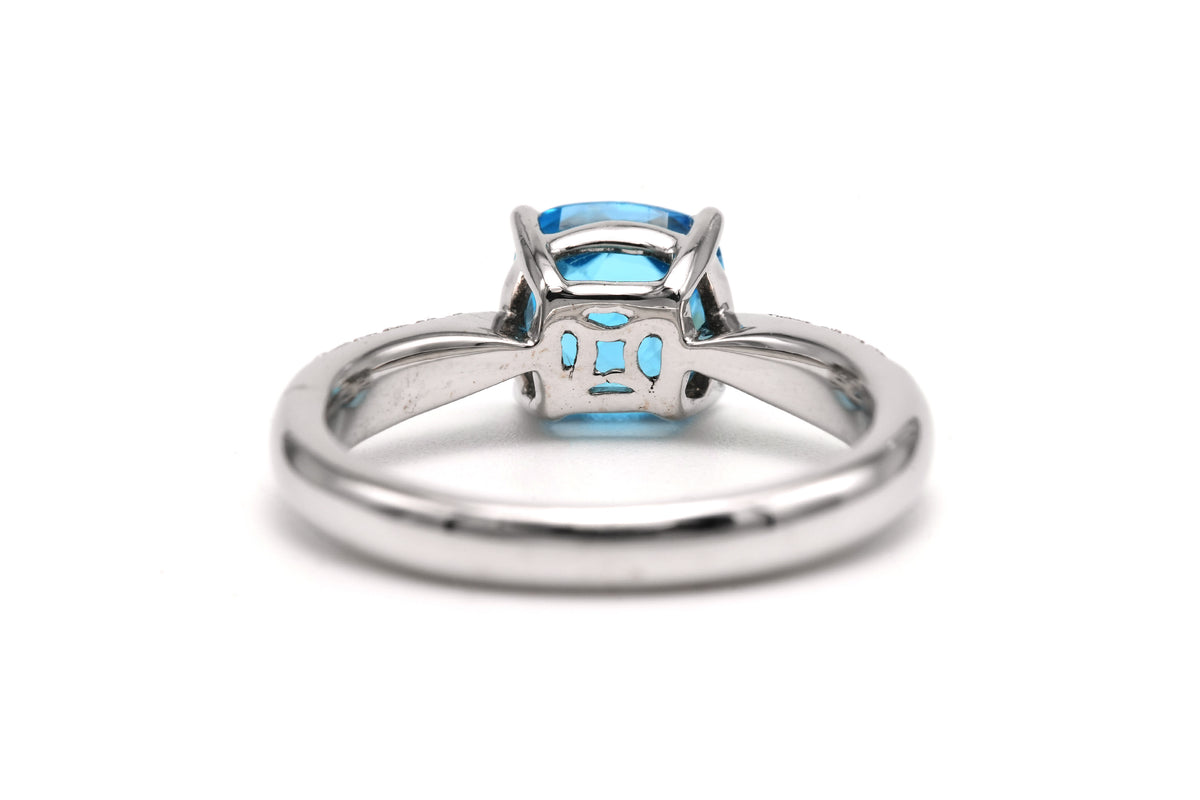 White Gold Solitaire Ring with Topaz and Diamonds