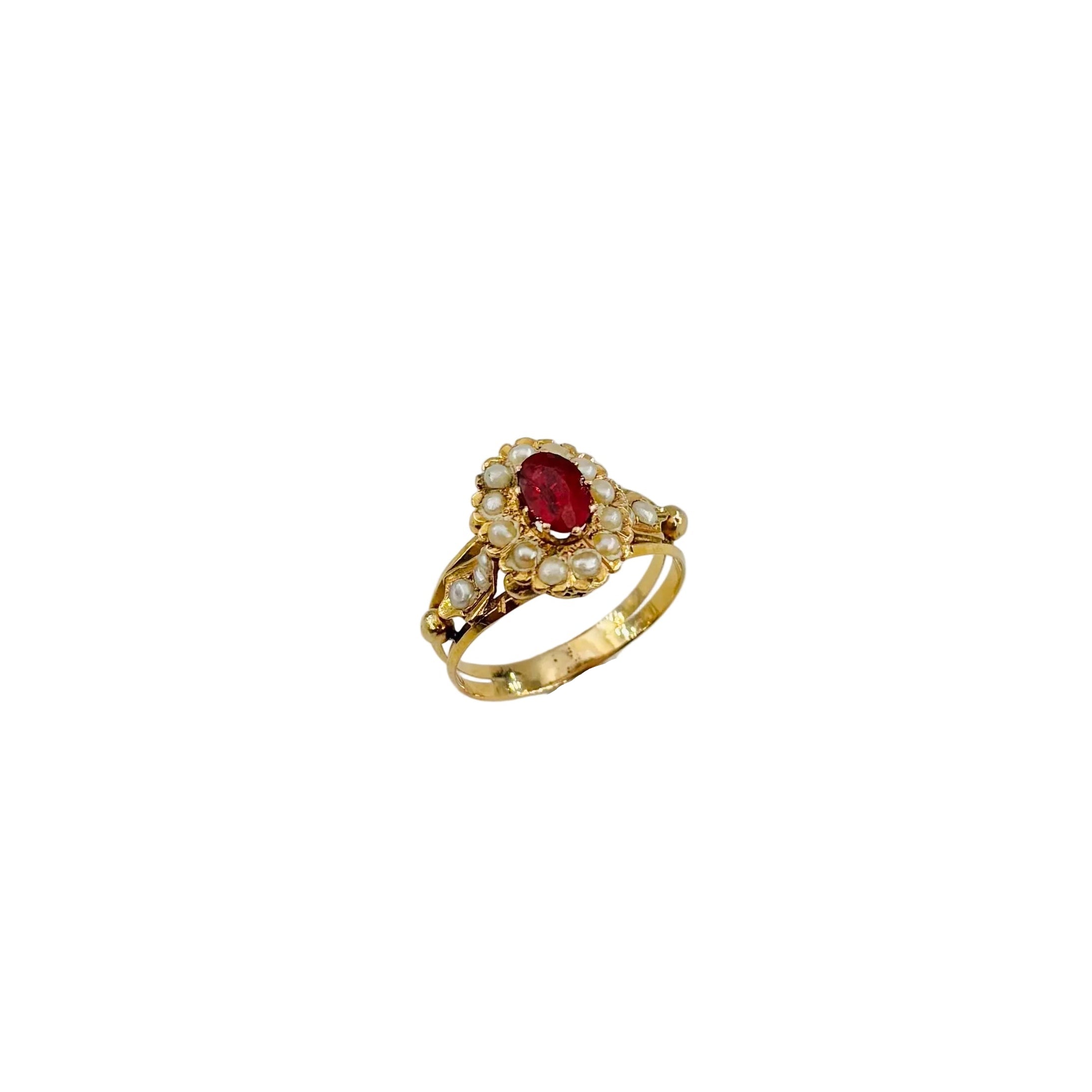 Napoleon III ring in yellow gold, with a doublet garnet and pearls