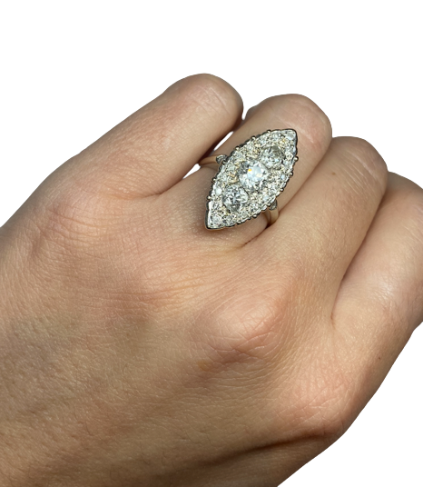 18K WHITE GOLD MARQUISE RING (Size 48)