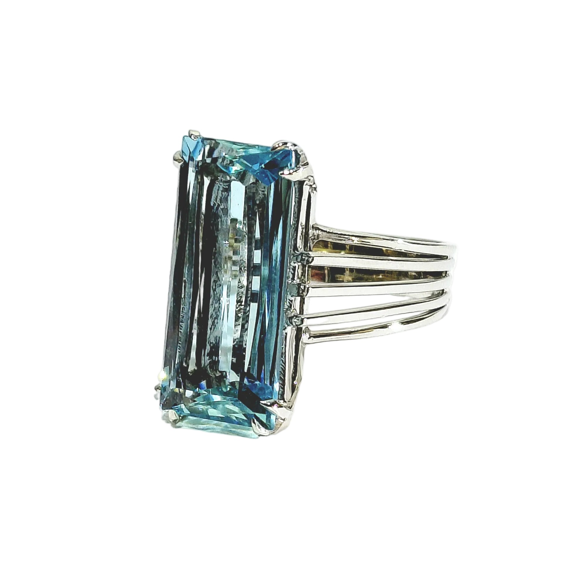 White Gold and Aquamarine Solitaire Ring