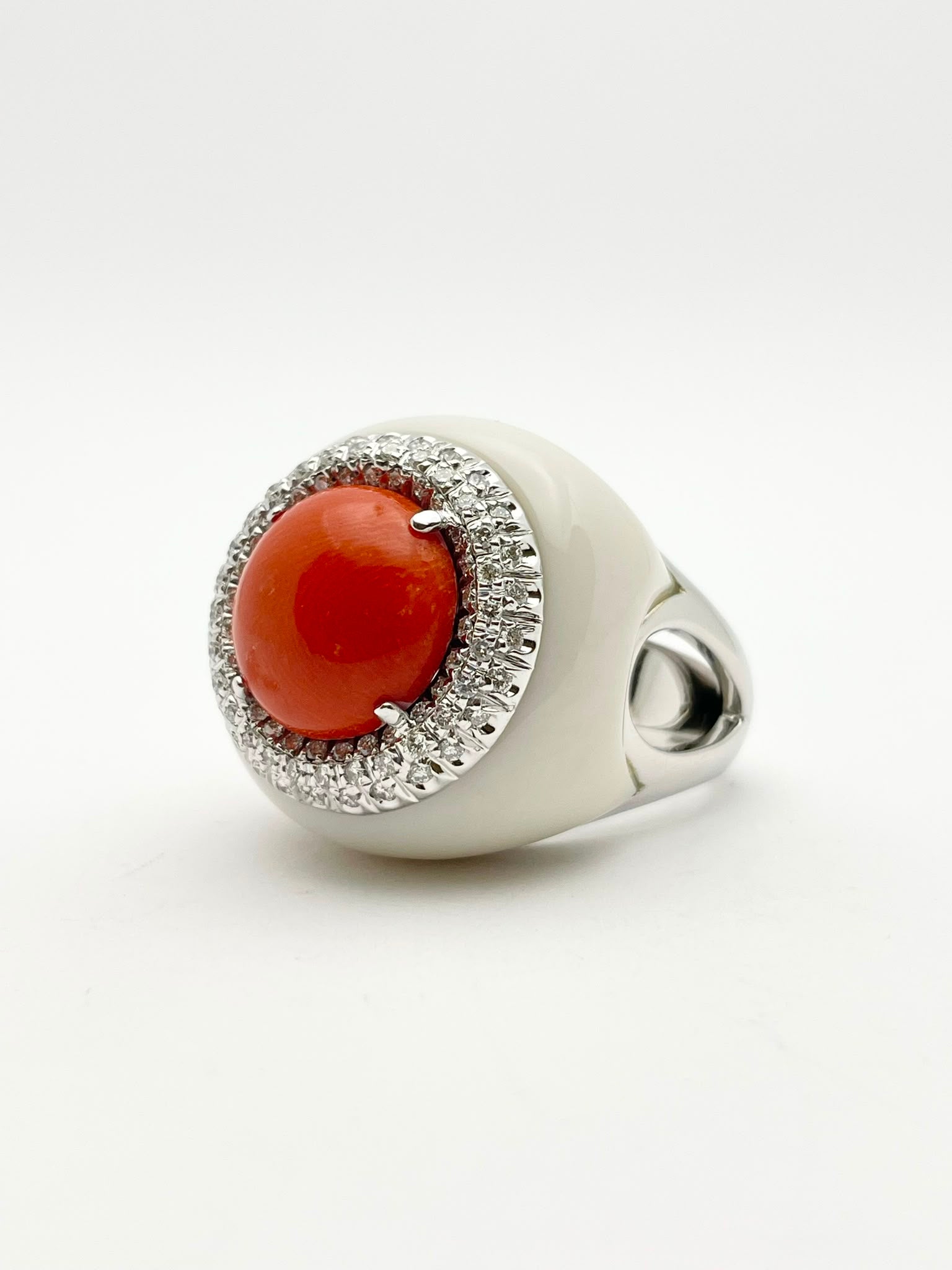 LUCIANO SOMENZI Cocktail Ring in white gold, Agate, Coral, and Diamonds