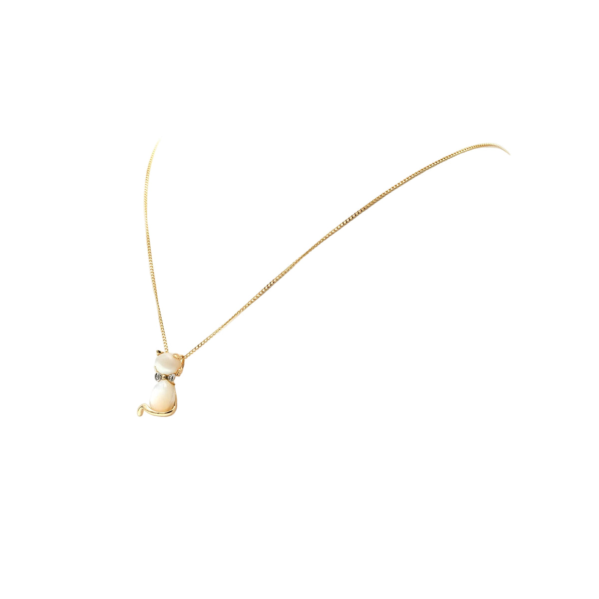 Pendentif en or jaune, nacre et diamants