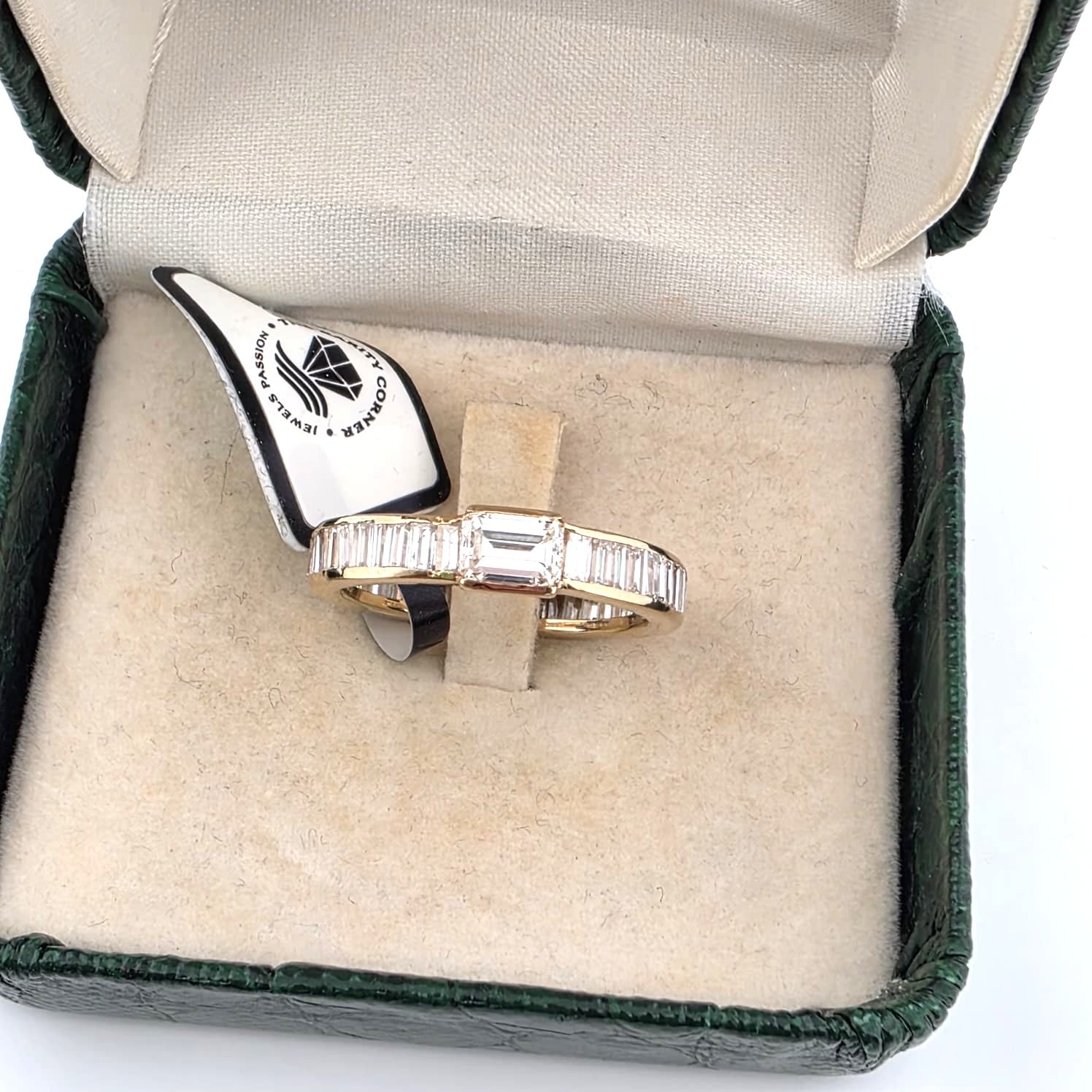 VERETTA Wedding Band in Yellow gold and Diamonds