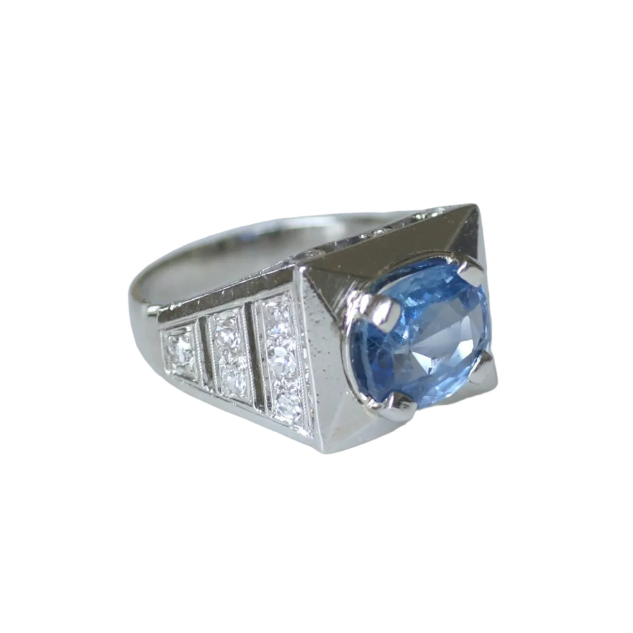 Art Deco Signet Ring with an Unheated Ceylon Sapphire (3.33 Cts) and Diamonds on Platinum