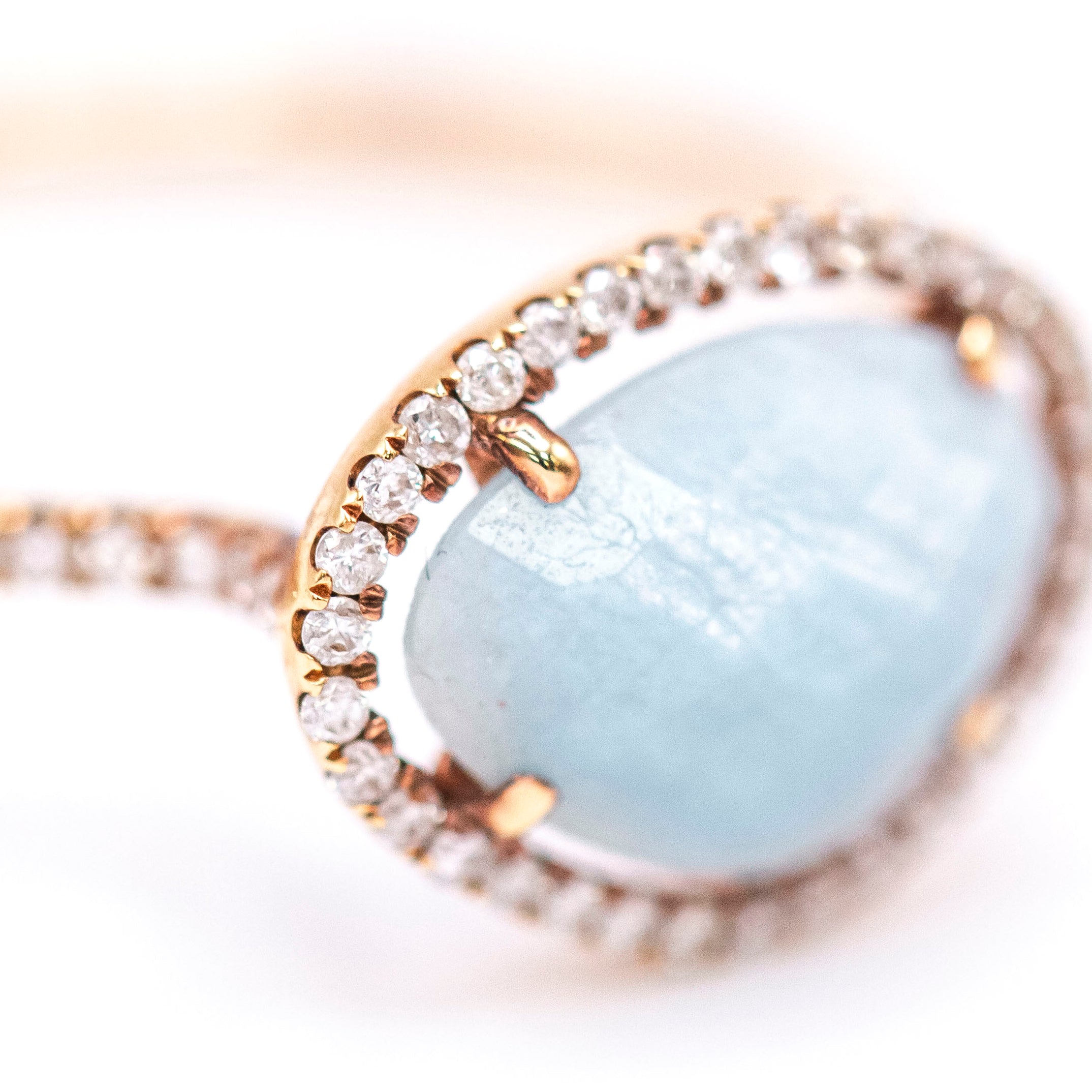 Bague Entourage MEIRAT en or jaune, aigue-marine et diamants