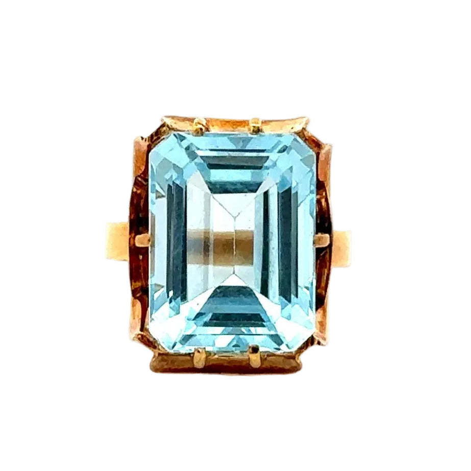 Cocktail Ring in Yellow gold and Topaz