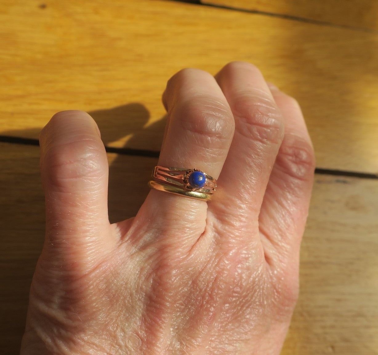 Bague Solitaire en or rose et lapis-lazuli
