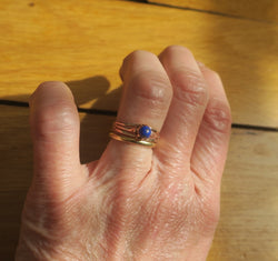 Bague Solitaire en or rose et lapis-lazuli