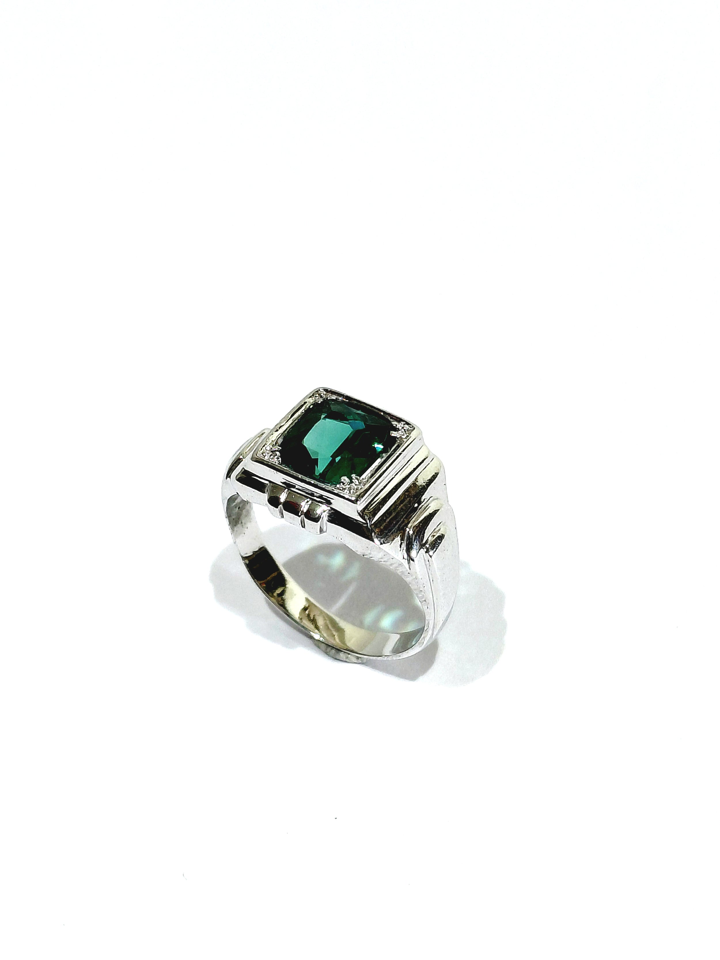 Art Deco Ring in White Gold and Green Tourmaline