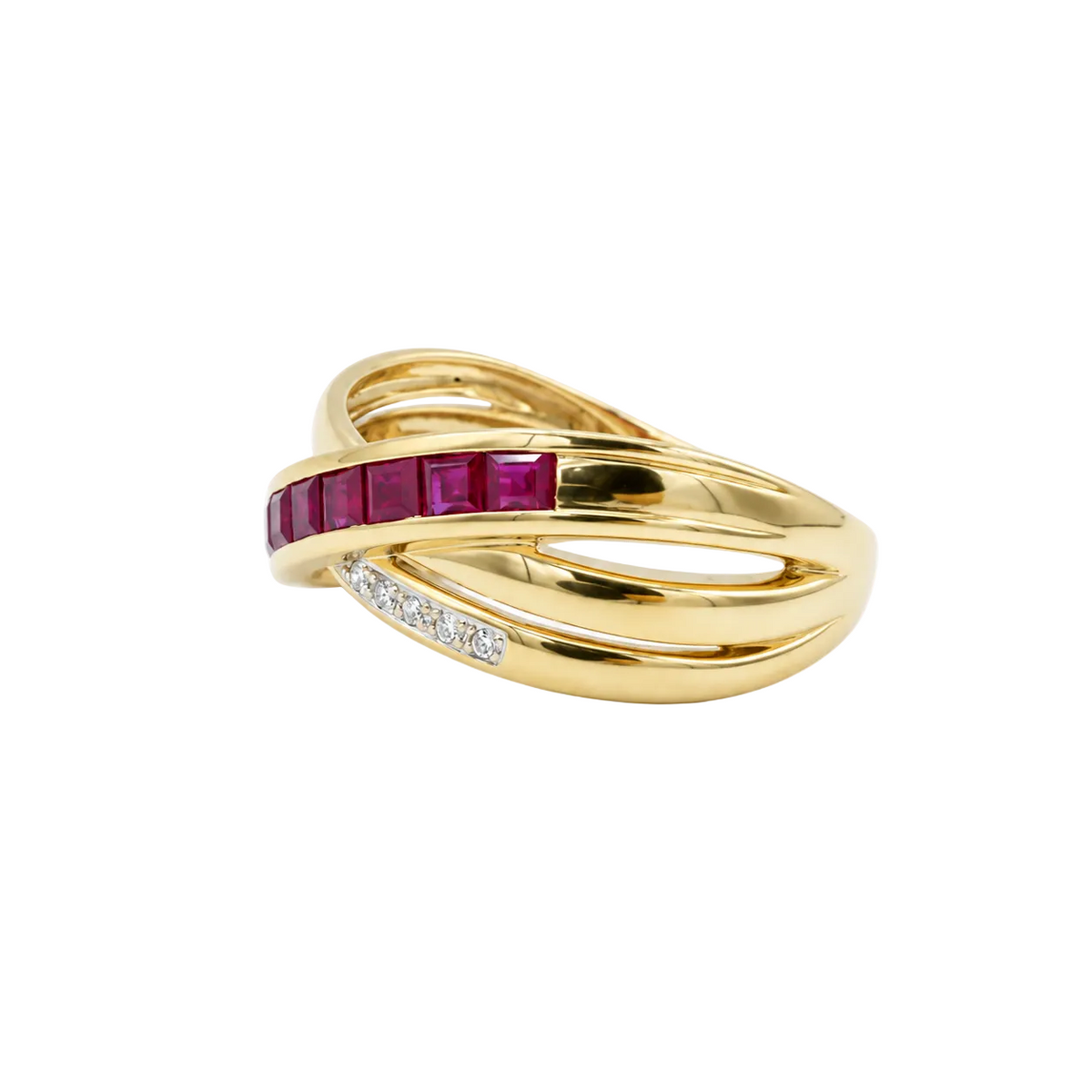 Yellow gold ring with rubies and diamonds