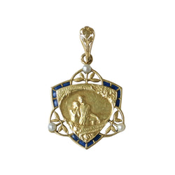 Romantic Art Nouveau Medal Featuring a Quote by Edmond de Rostand, with Plique-à-jour Enamel and Fine Pearls on Yellow Gold by Emile Monier