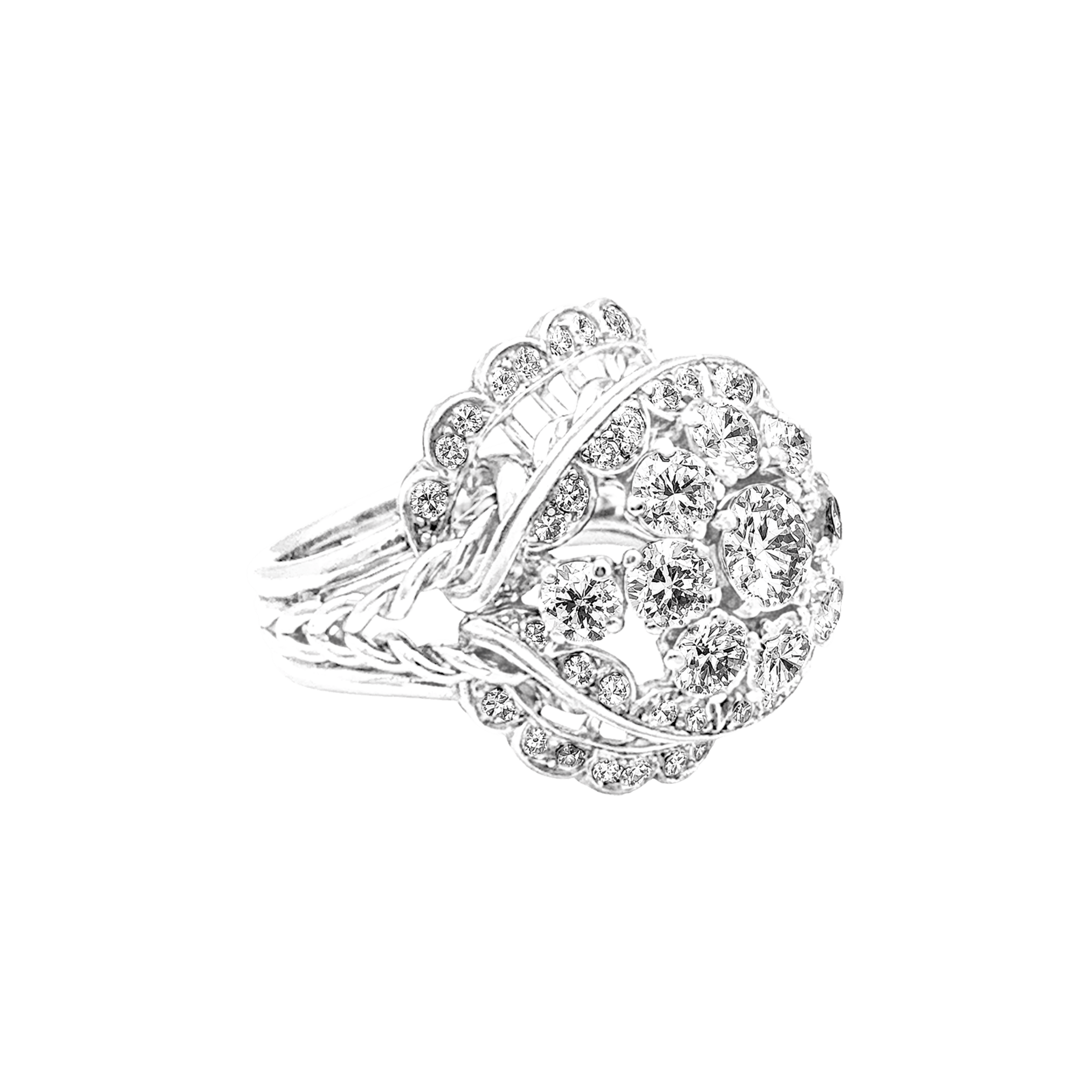 Bague fleur vintage en platine et diamants.