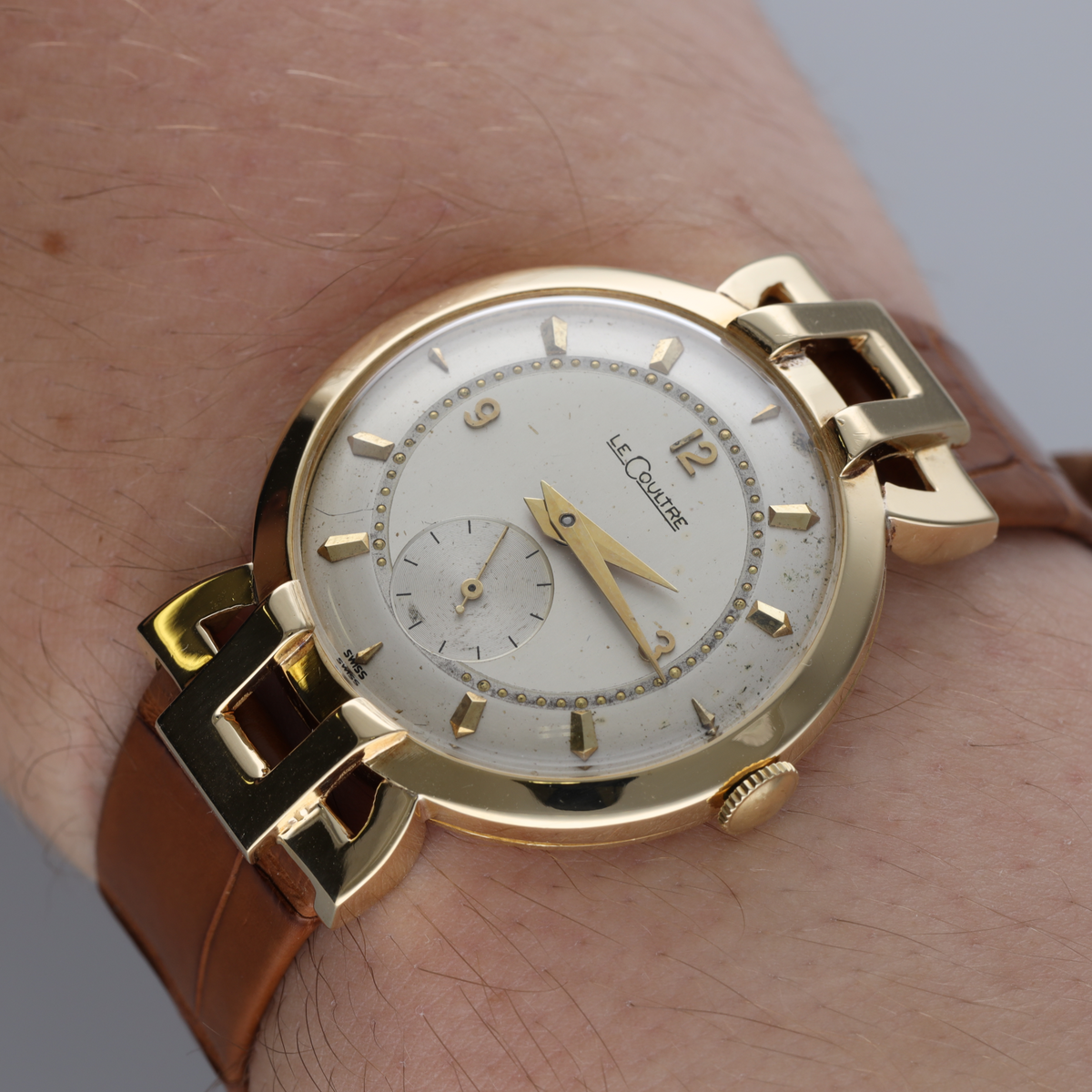 LECOULTRE watch in yellow gold and leather