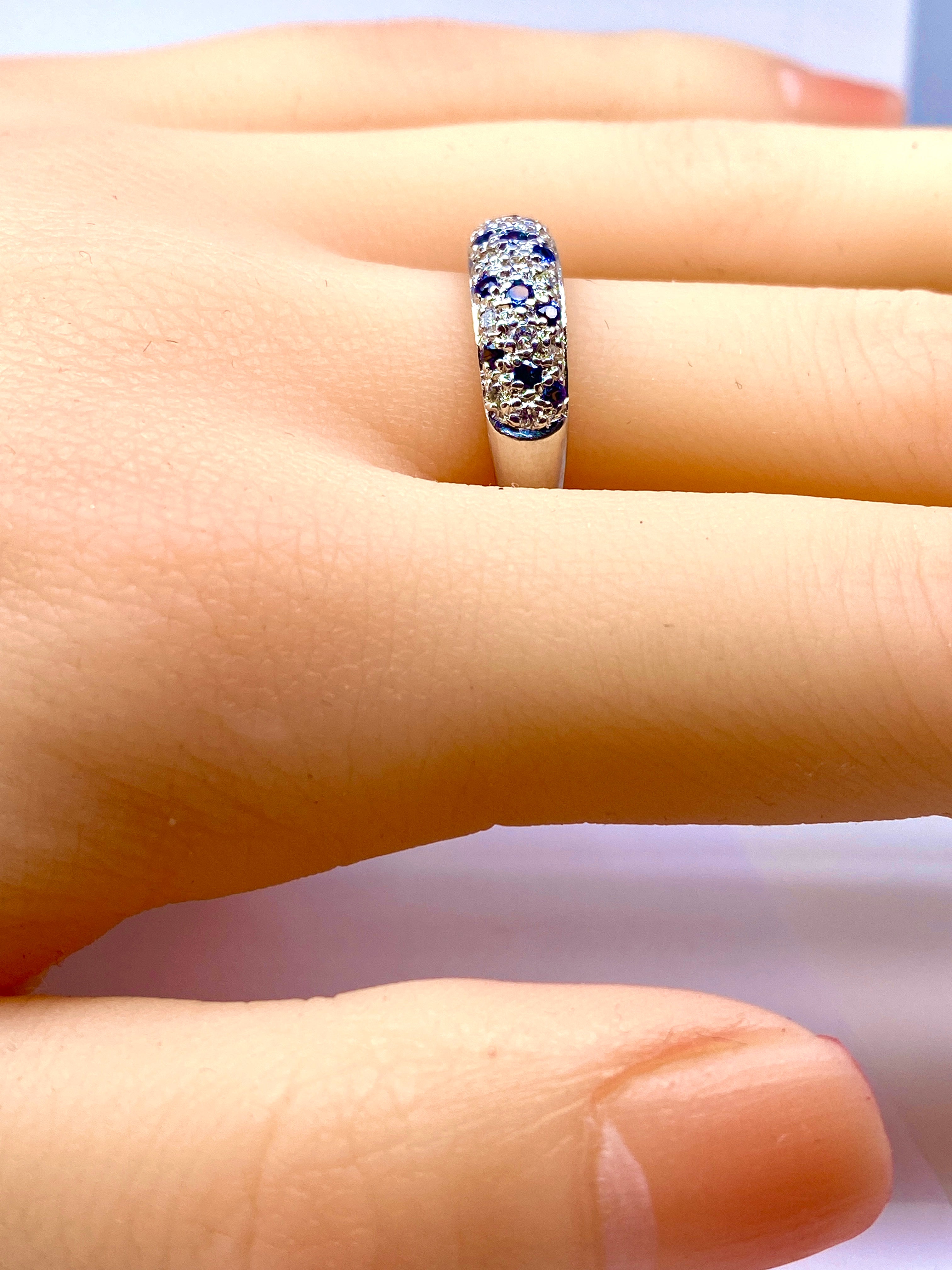 Bangle Ring in White gold with Sapphires and Diamonds