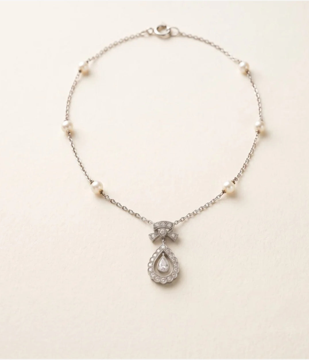 White Gold Necklace with Pendant, Pearls, and Diamonds