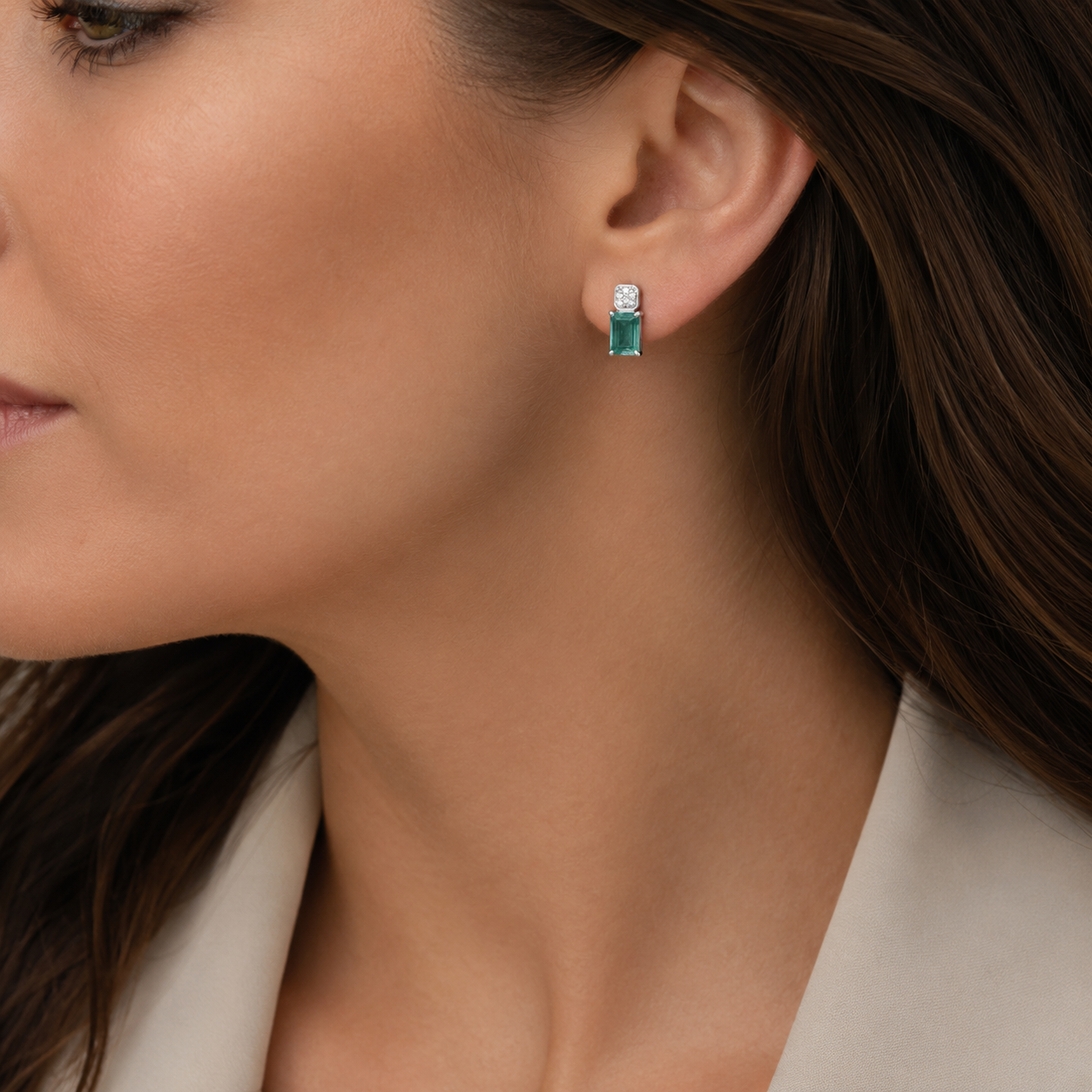 White Gold Earrings with Emeralds and Diamonds