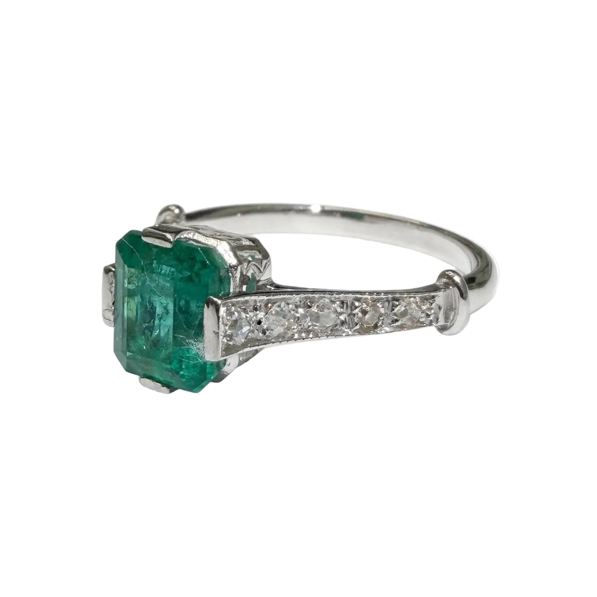 White Gold Solitaire Ring with Emerald and Diamonds