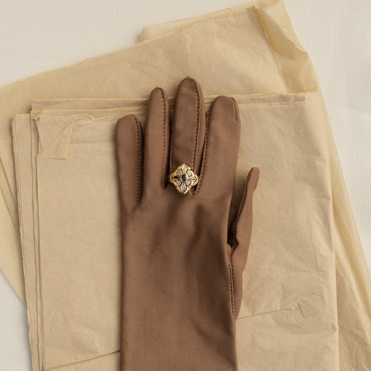 Bague Marquise en or jaune, or blanc, saphir, et diamants
