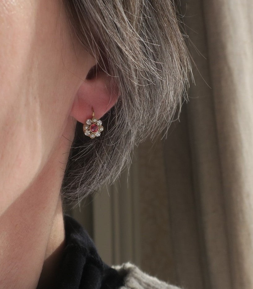 Lever-back earrings in yellow gold, white gold, rubies, and pearls
