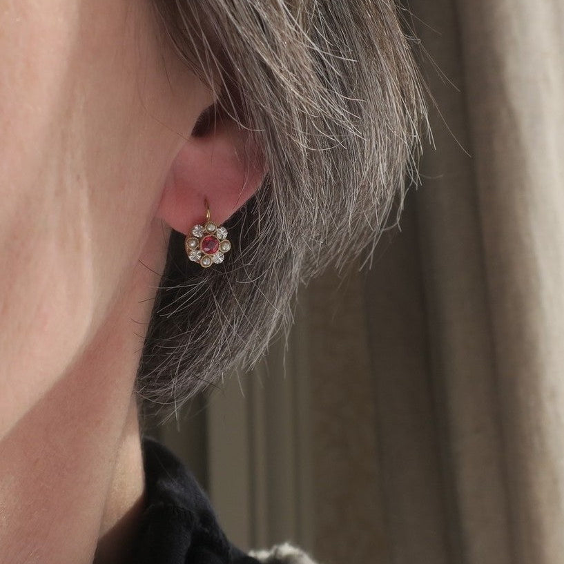 Dormeuses earrings in yellow gold, bank gold, rubies, and pearls