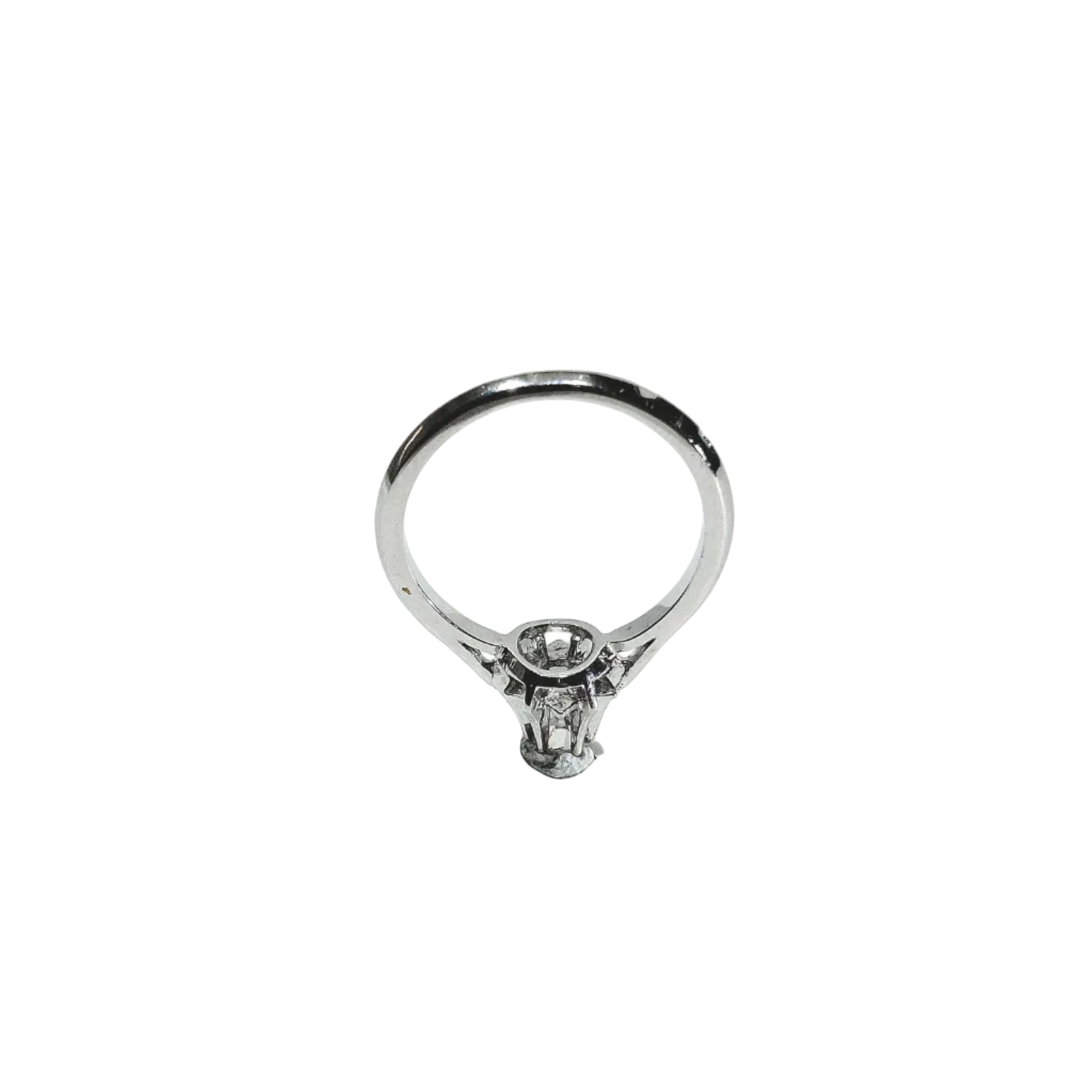 White gold and diamond Solitaire Ring