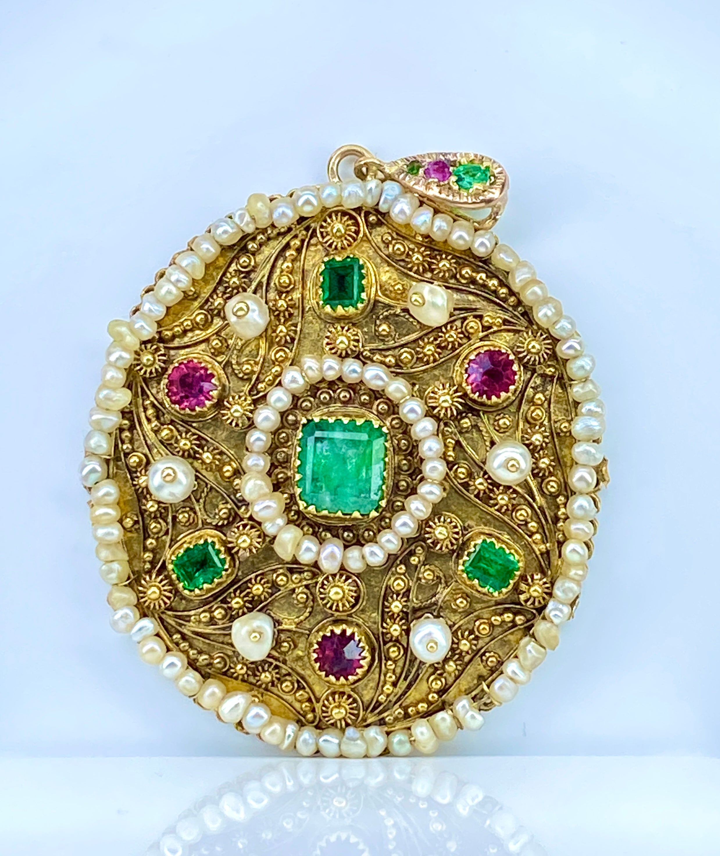 Pendentif en or jaune 18 carats, émeraude et perles