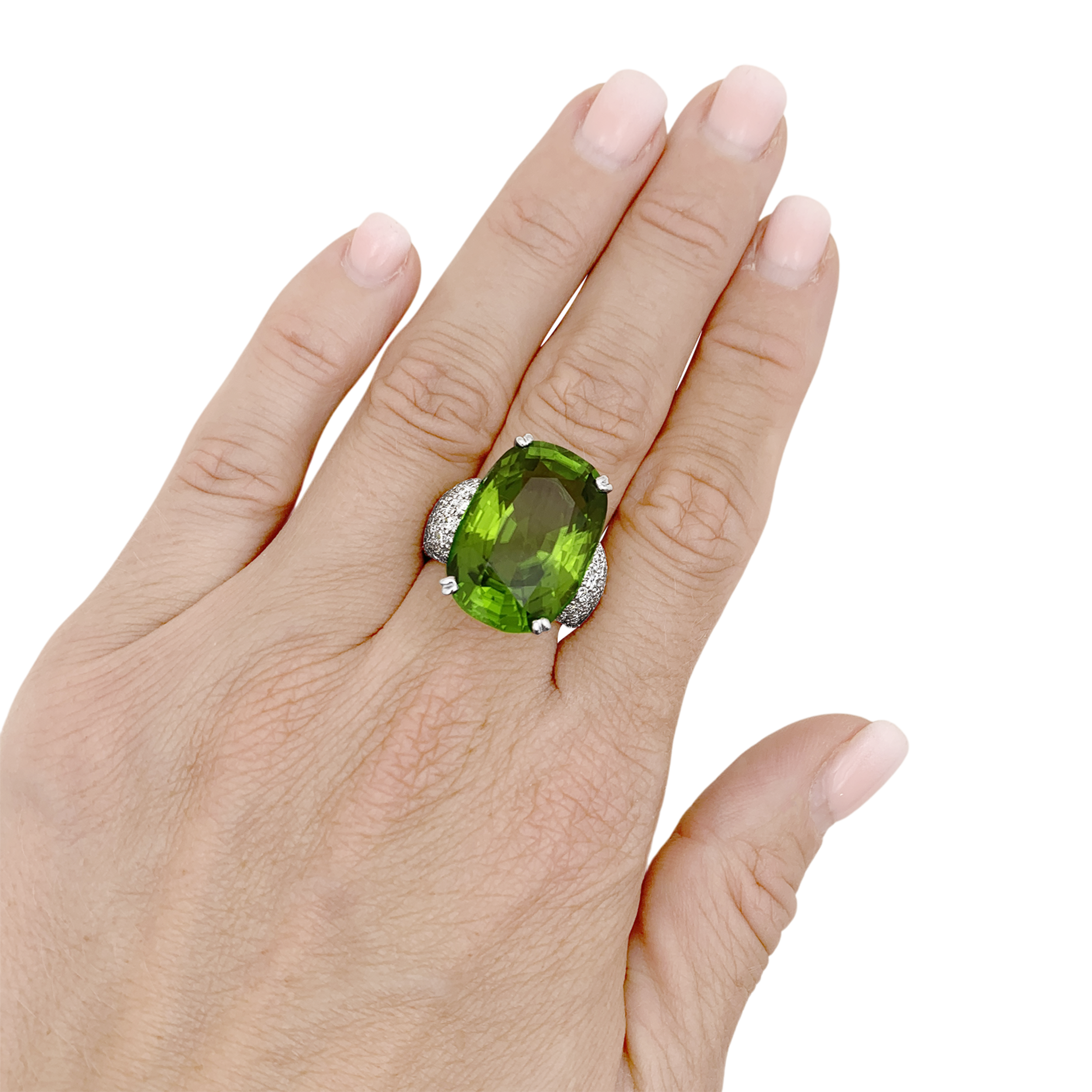 Bague Adler, or blanc, péridot et diamants.