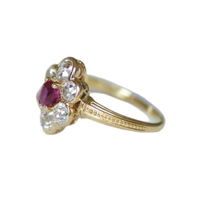 Bague Marguerite en or jaune, rubis et diamants