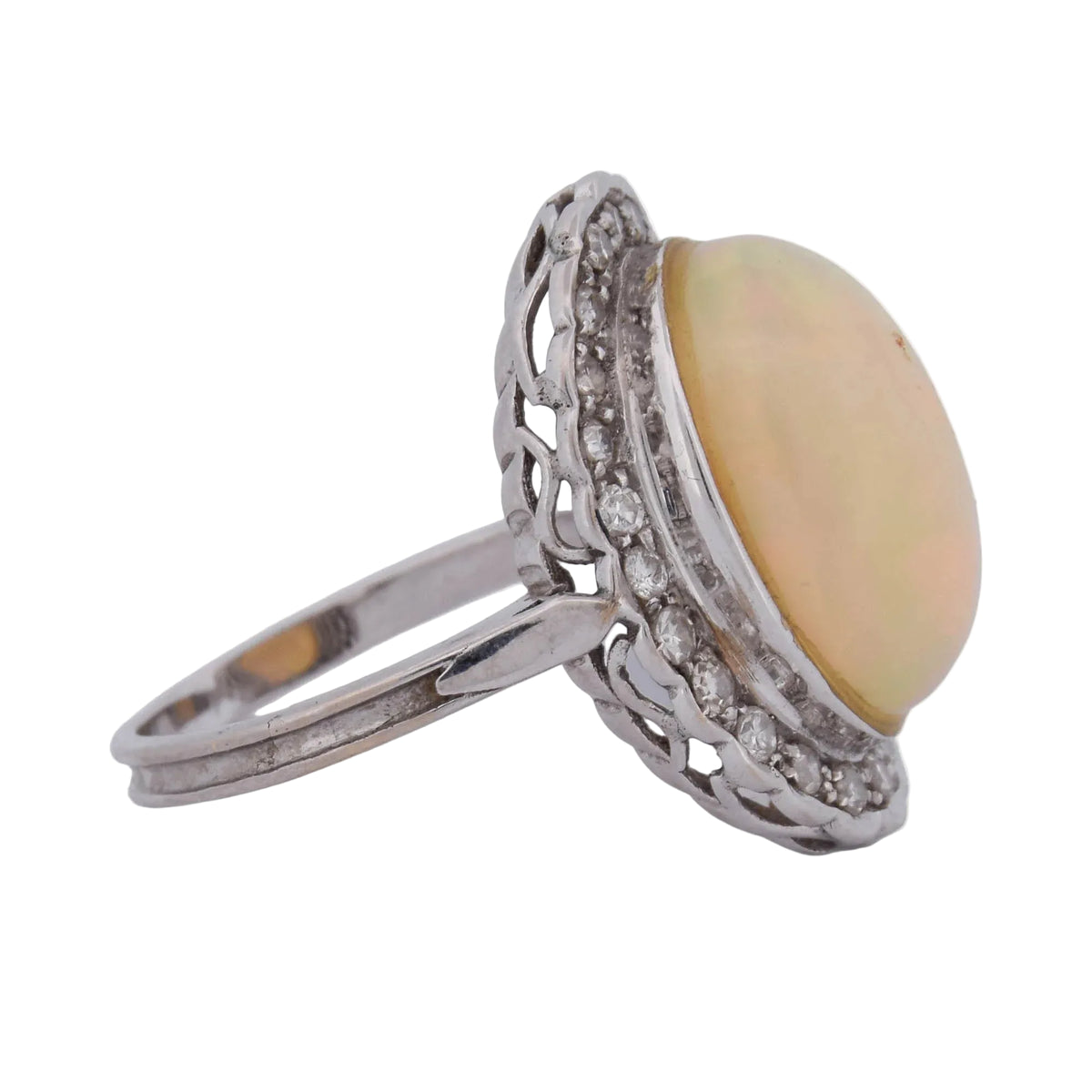 Entourage Ring in white gold, Opal, and Diamonds