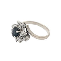 Entourage Ring in white gold, sapphire, and diamonds