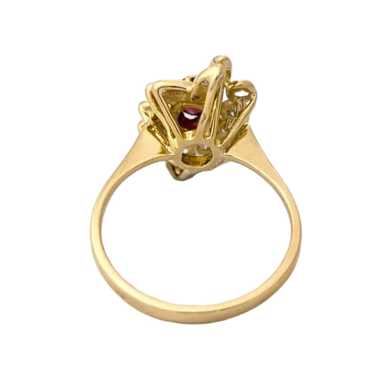 Entourage Ring in yellow gold, rubies, and diamonds