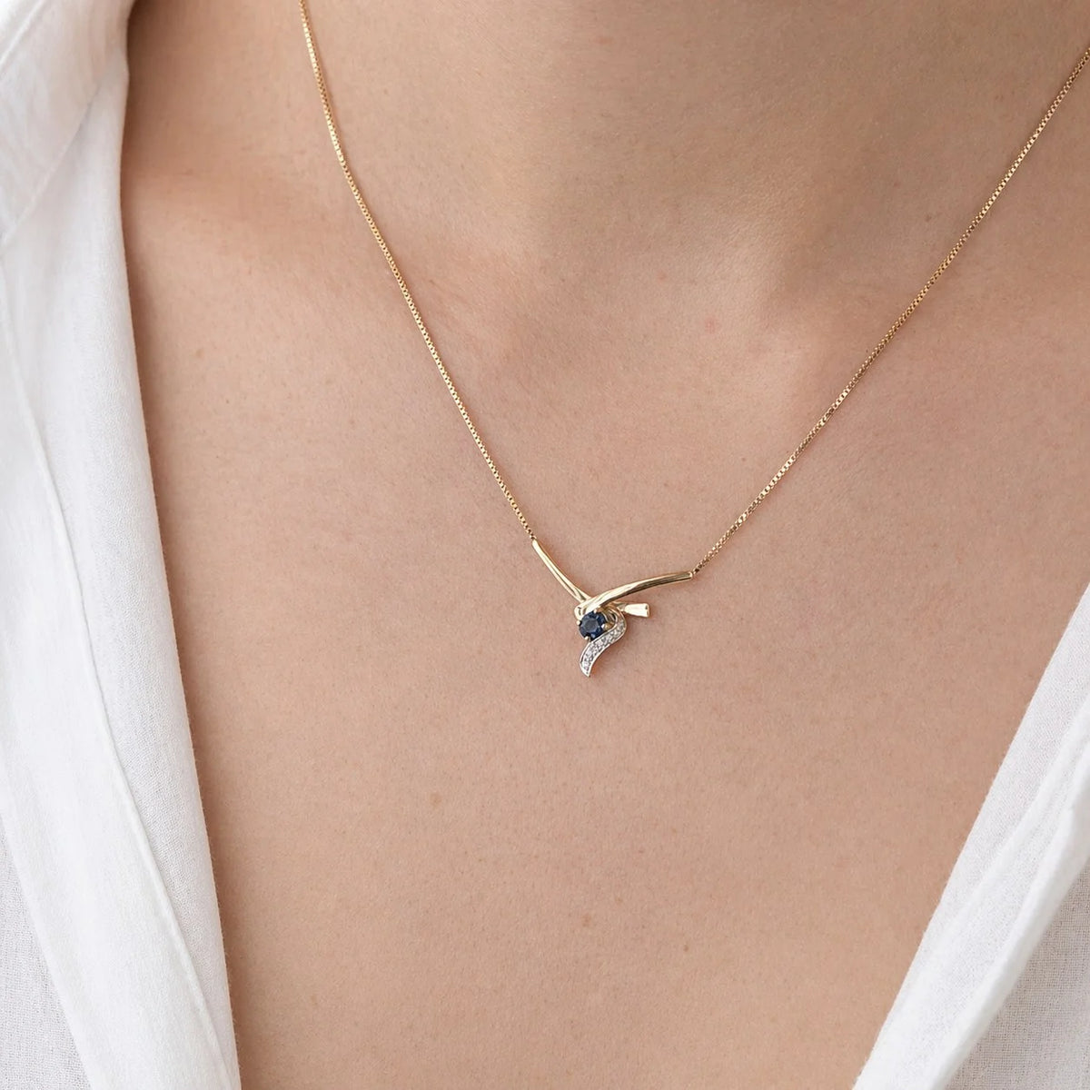 Collier Pendentif en or jaune, saphir et diamants
