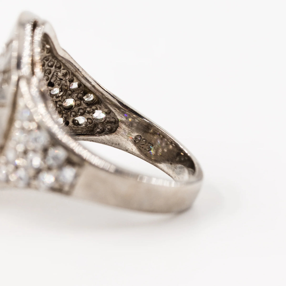 BULGARI ring in white gold and diamonds