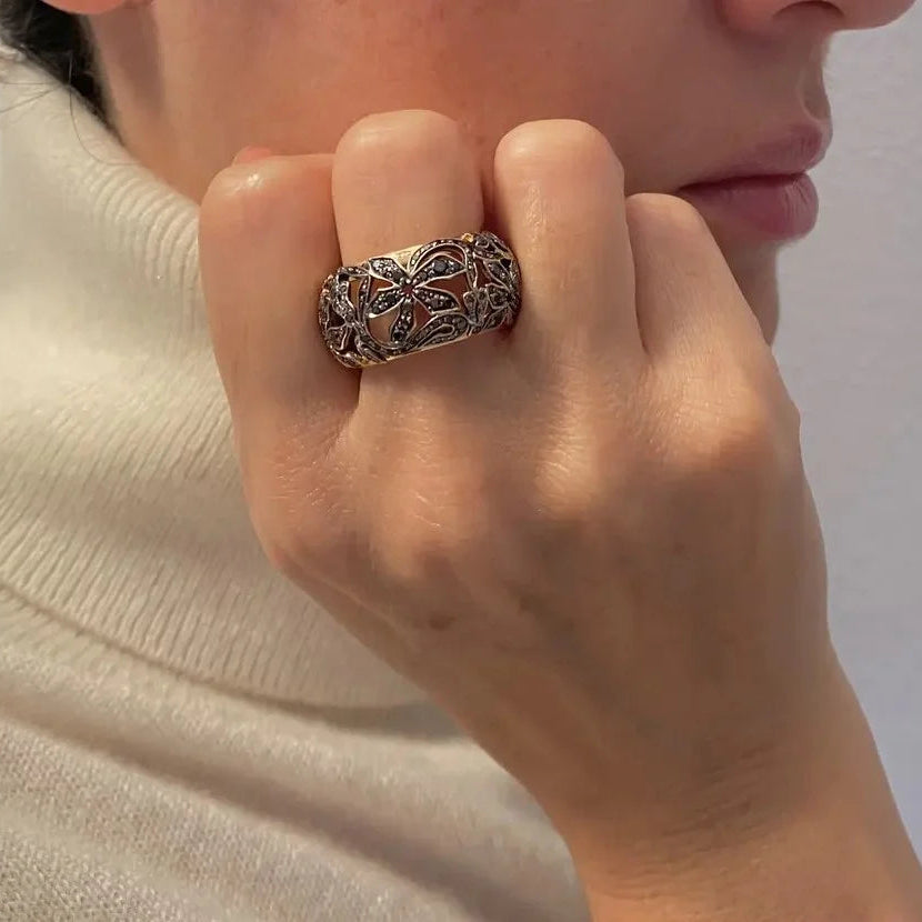 POMELLATO "Arabesque" Band Ring in rose gold and diamonds