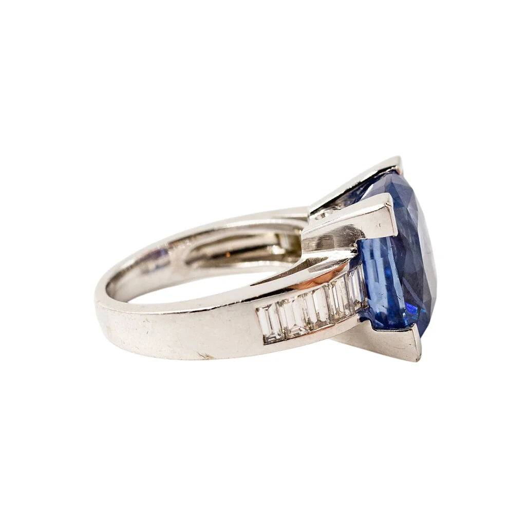 Bague Entourage en or blanc, saphir et diamants