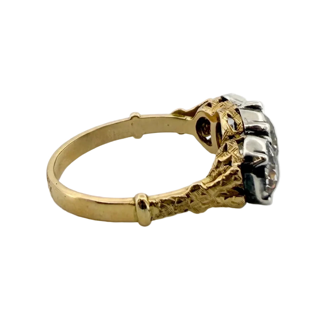 Trilogy Ring in Yellow Gold and Diamonds