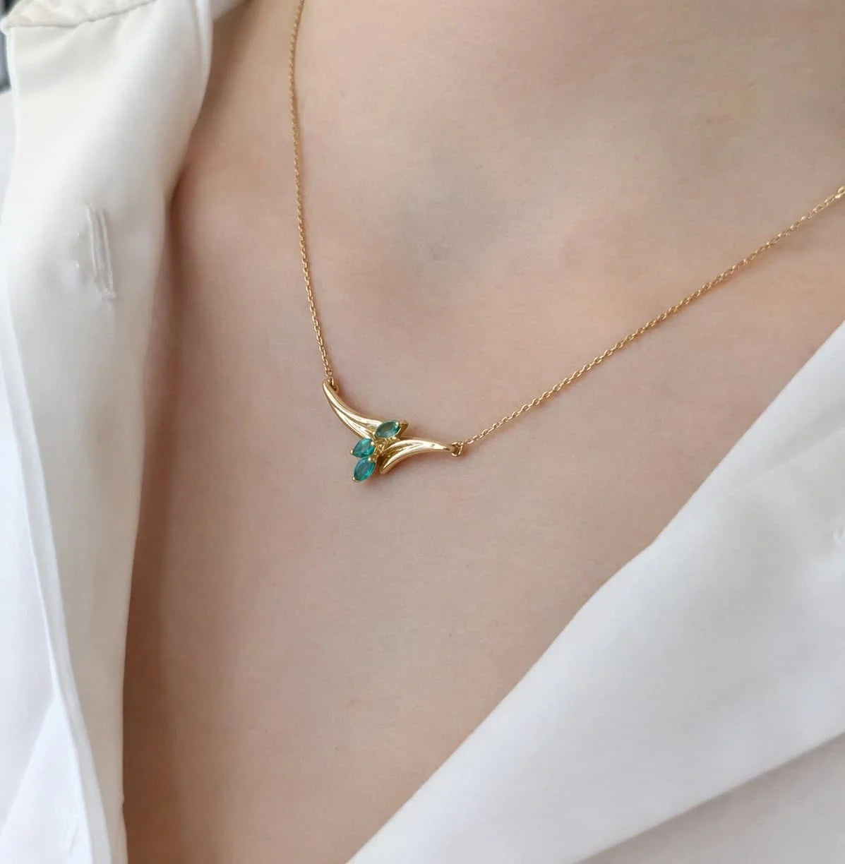 Yellow Gold Necklace with Emerald Pendant