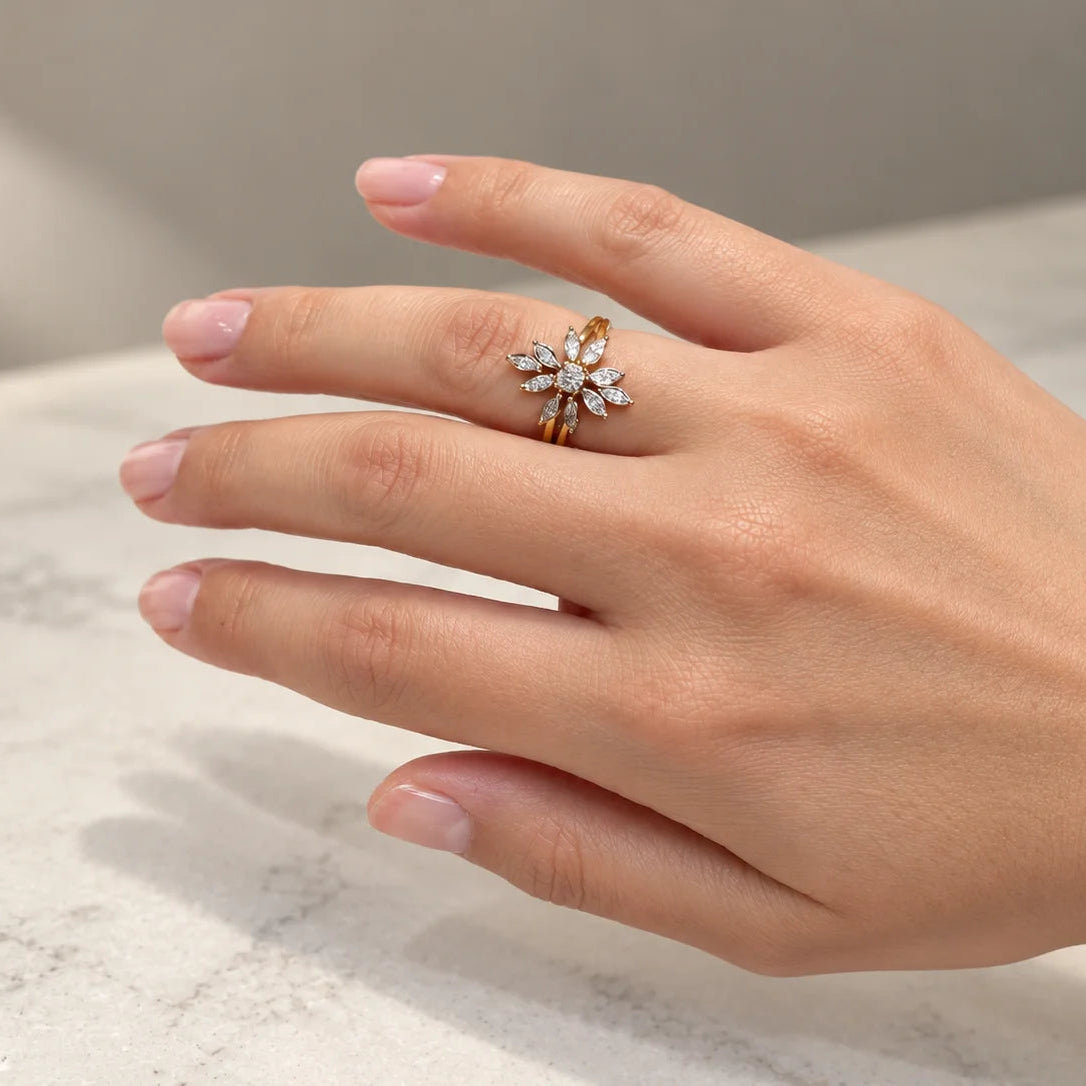 Marguerite Ring in White gold, Yellow gold, and Diamonds