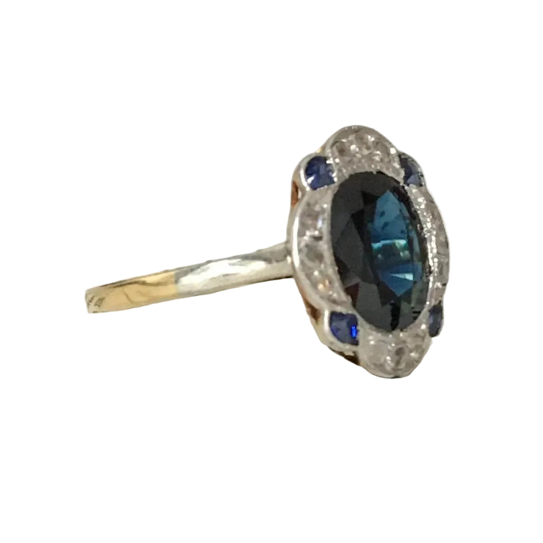 Art Deco ring in 18K yellow gold and platinum, with sapphires and diamonds