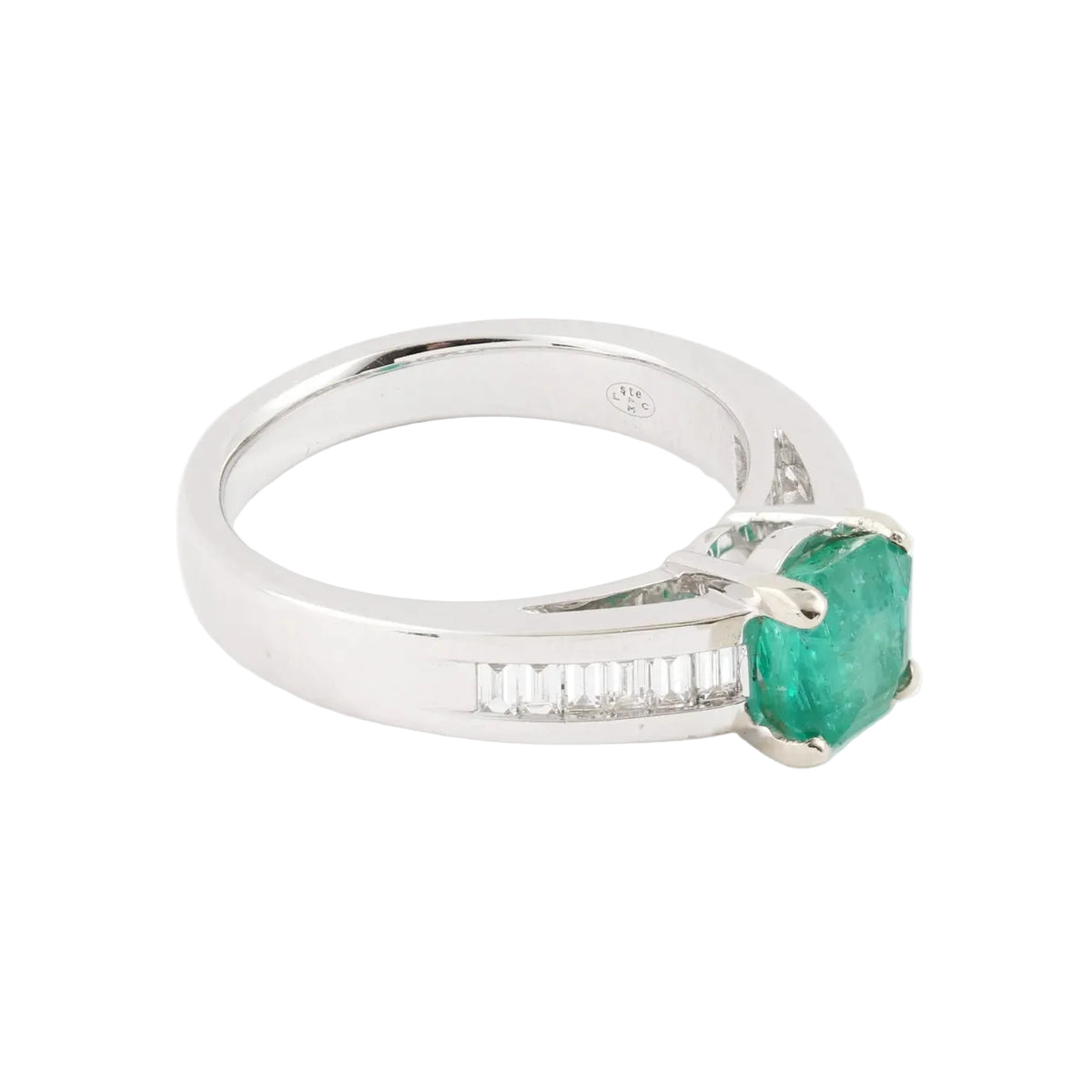 White Gold Solitaire Ring with Emerald and Diamonds