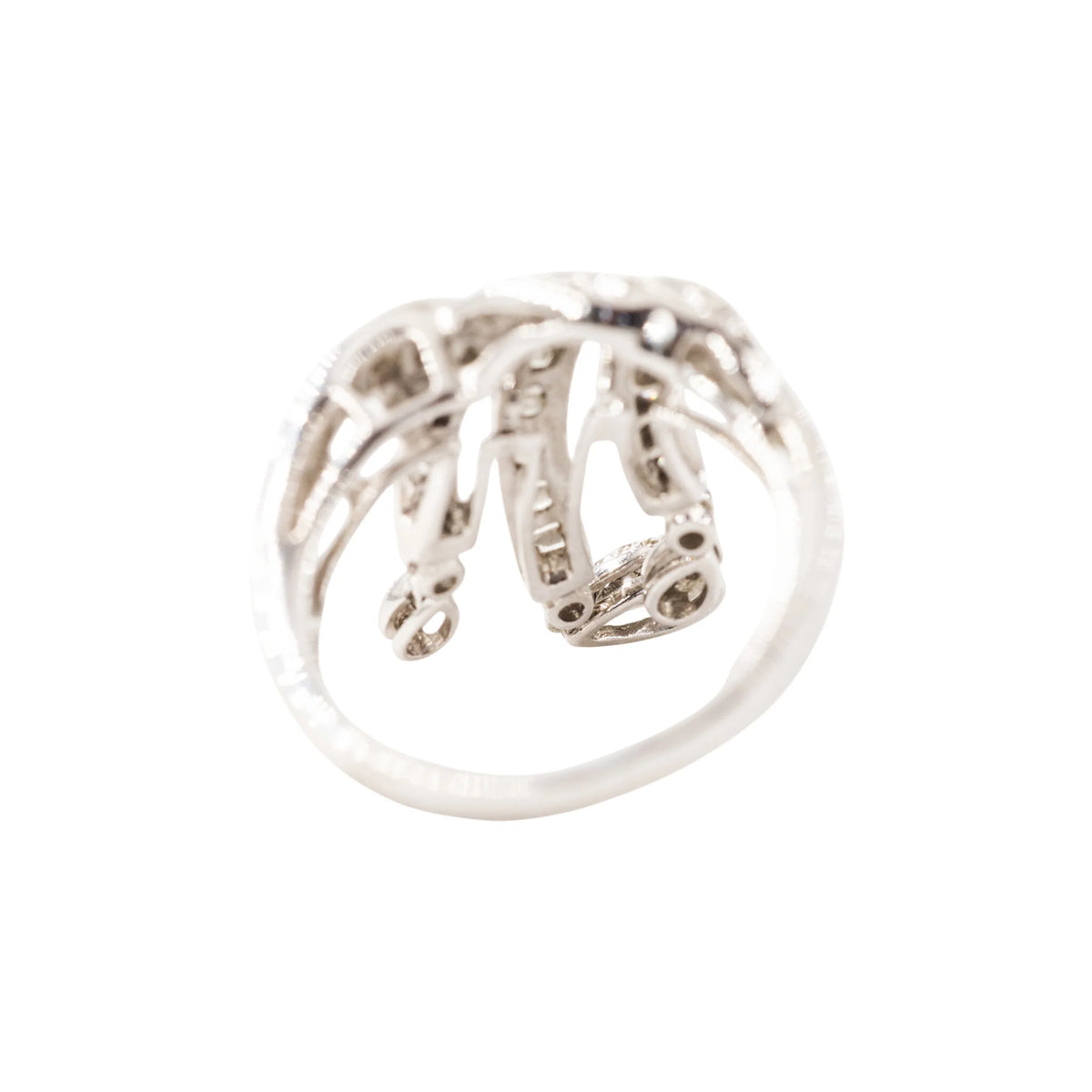 "Rubans" Ring in White Gold and Diamonds