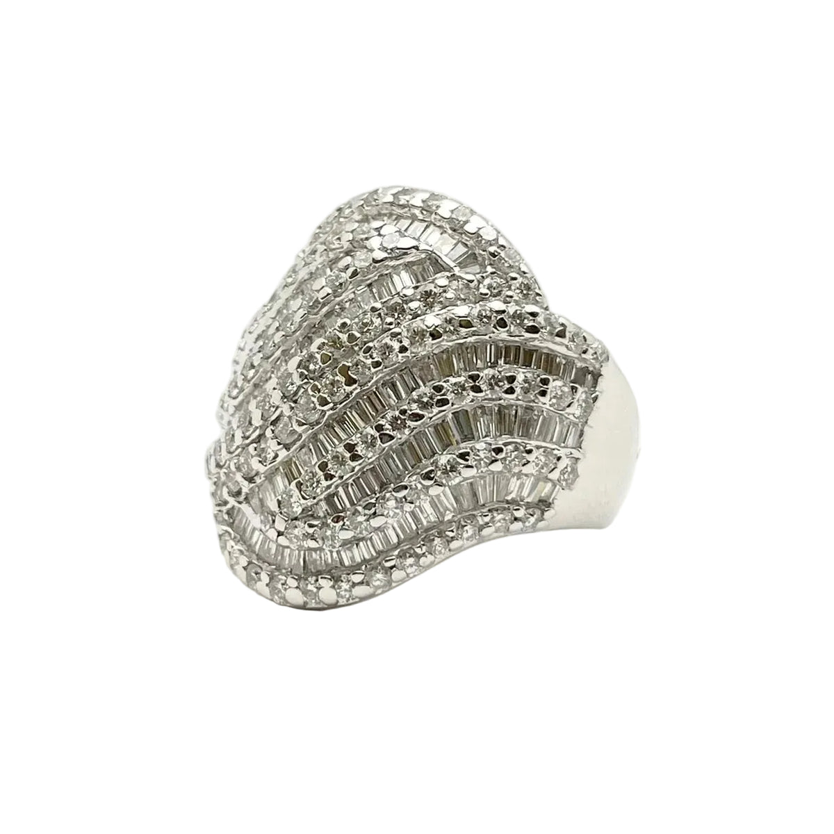 Bague Dôme en or blanc et diamants