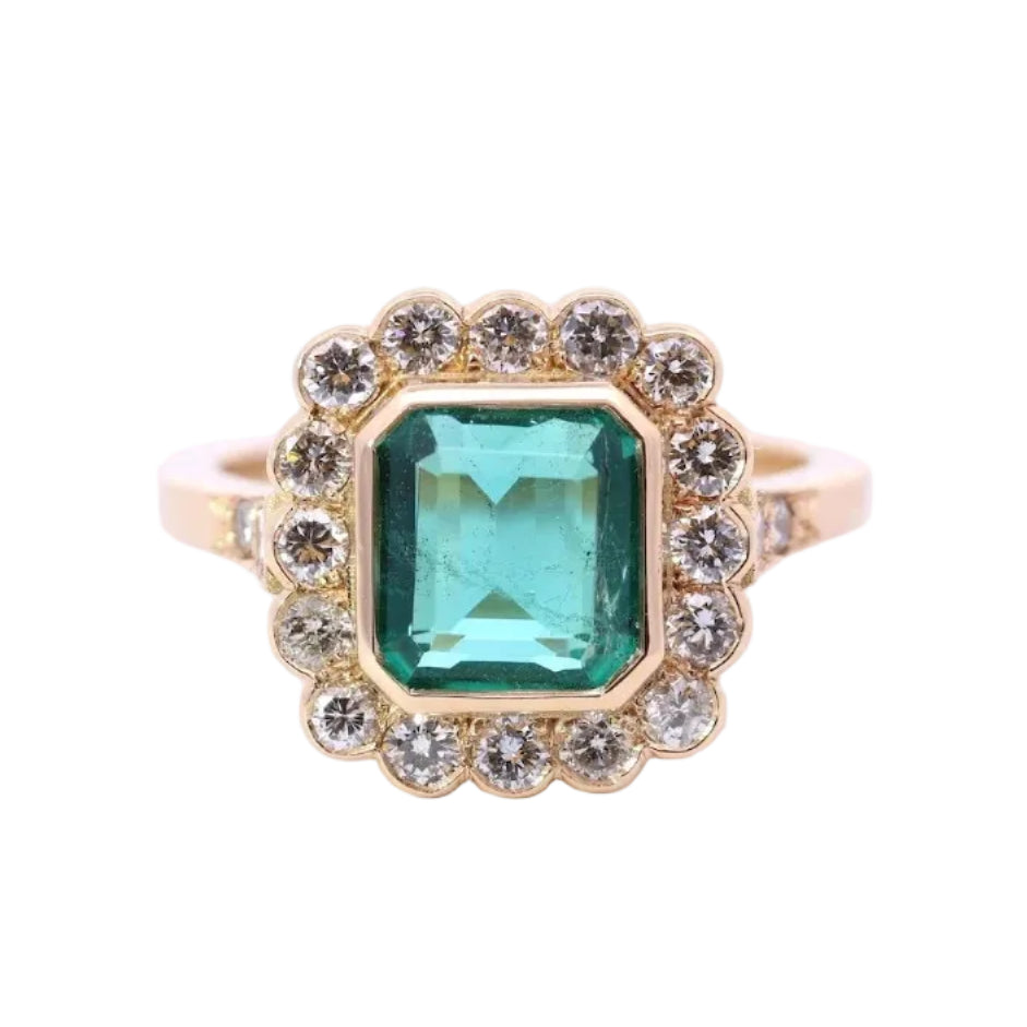 "Entourage" Ring in Yellow Gold, Emerald, and Diamonds