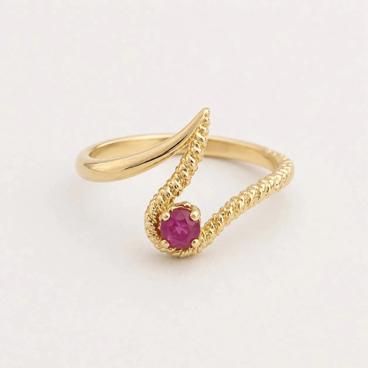 Bague en or jaune et rubis