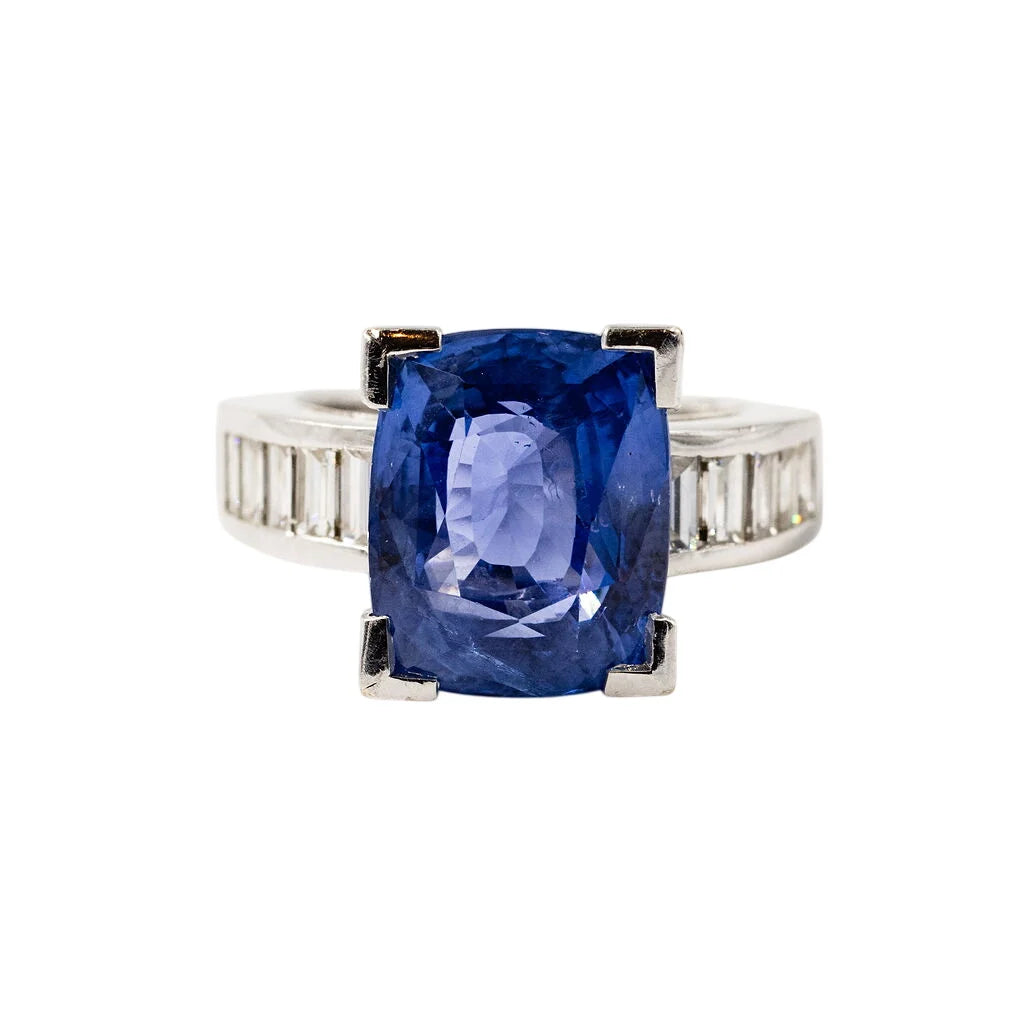Bague Entourage en or blanc, saphir et diamants