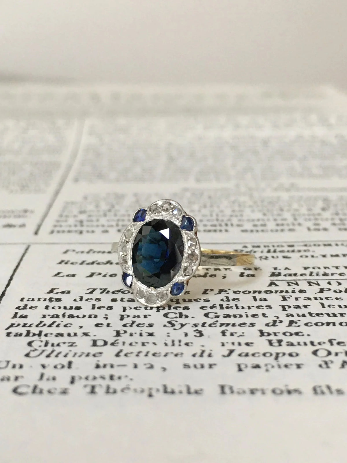 Bague Art-Déco en or jaune 18K et platine saphir et diamants